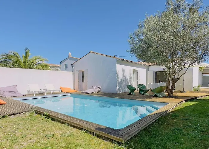 Superbe Avec Piscine Dans Le Village De St Clement