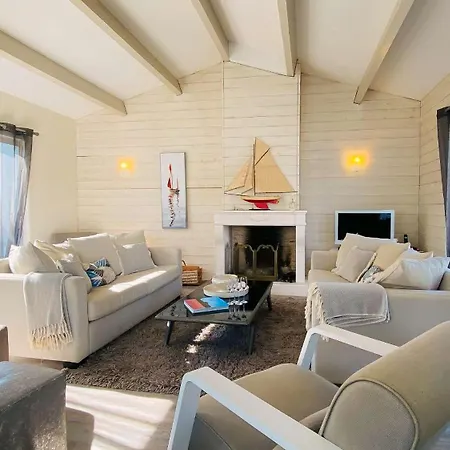 Villa Superbe Avec Piscine Dans Le Village De St Clement *