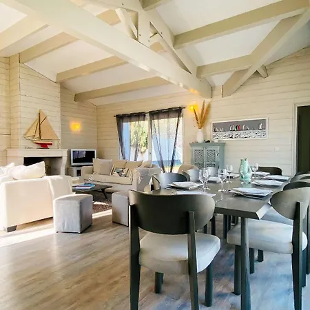 Superbe Avec Piscine Dans Le Village De St Clement Villa Saint-Clément-des-Baleines