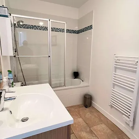 Superbe Avec Piscine Dans Le Village De St Clément Villa