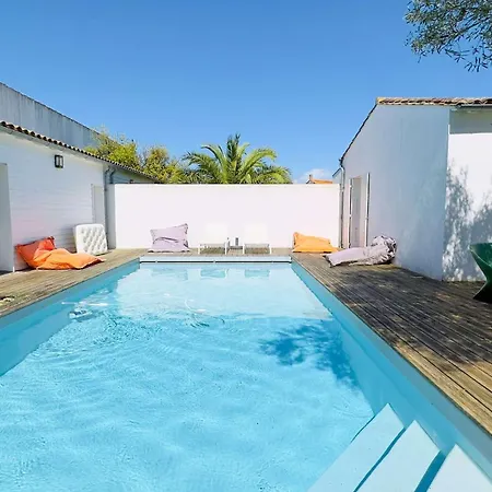 Superbe Avec Piscine Dans Le Village De St Clément *