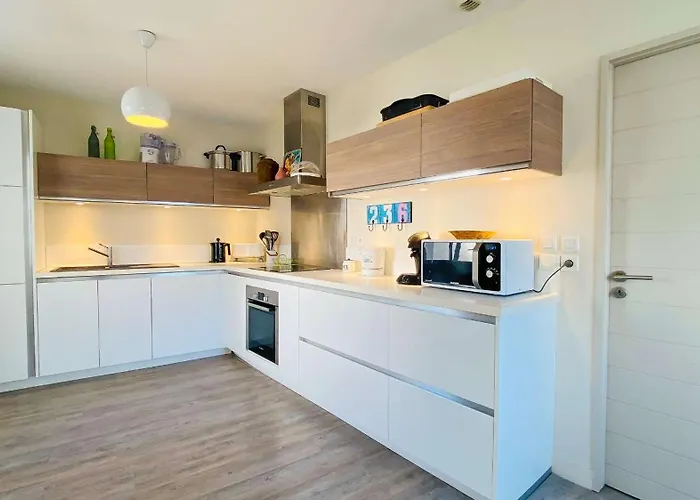 Superbe Avec Piscine Dans Le Village De St Clément Saint-Clément-des-Baleines