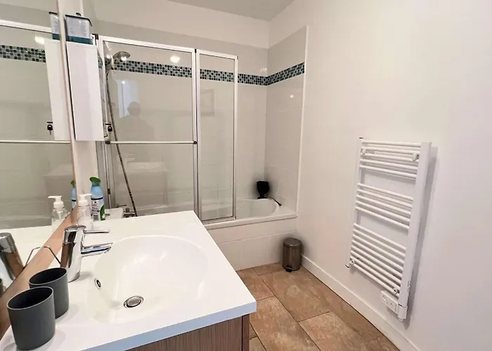 Superbe Avec Piscine Dans Le Village De St Clément Villa