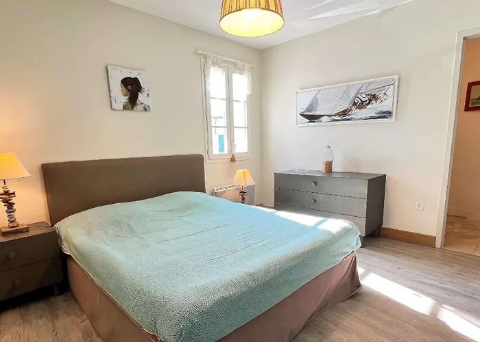 Villa Superbe Avec Piscine Dans Le Village De St Clément *