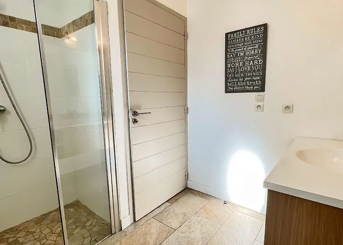 Superbe Avec Piscine Dans Le Village De St Clément Saint-Clément-des-Baleines